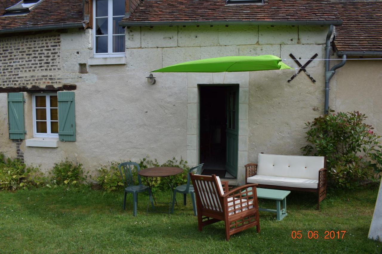Au Calme Bed and Breakfast Houssay  Exteriör bild